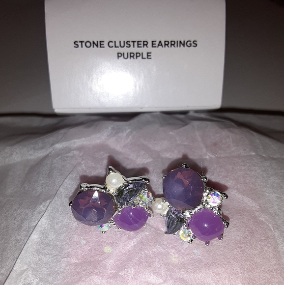 Avon Purple Stone Cluster Stud Silvertone Earrings - Picture 2 of 5